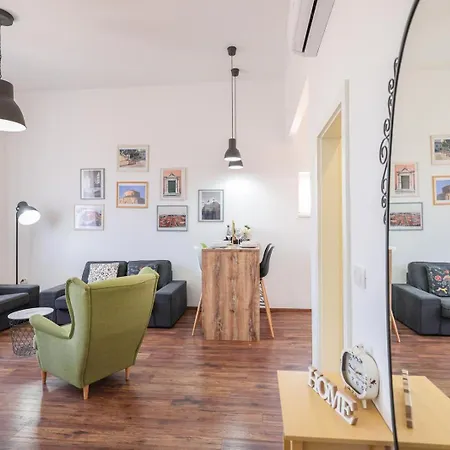 Sweet Escape - Old Town Apartment *