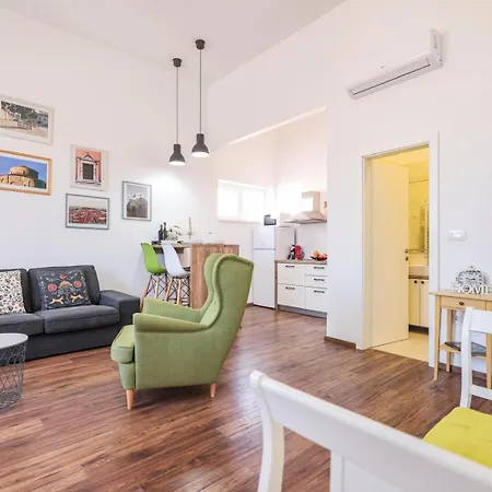 Sweet Escape - Old Town Apartment